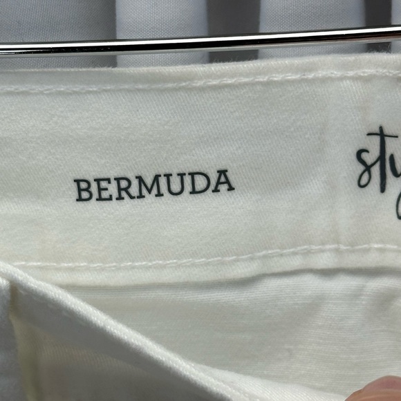 Style & Co Mid Rise Curvy Fit Rough Hem Bermuda Shorts - White - size 10 - Picture 4 of 10